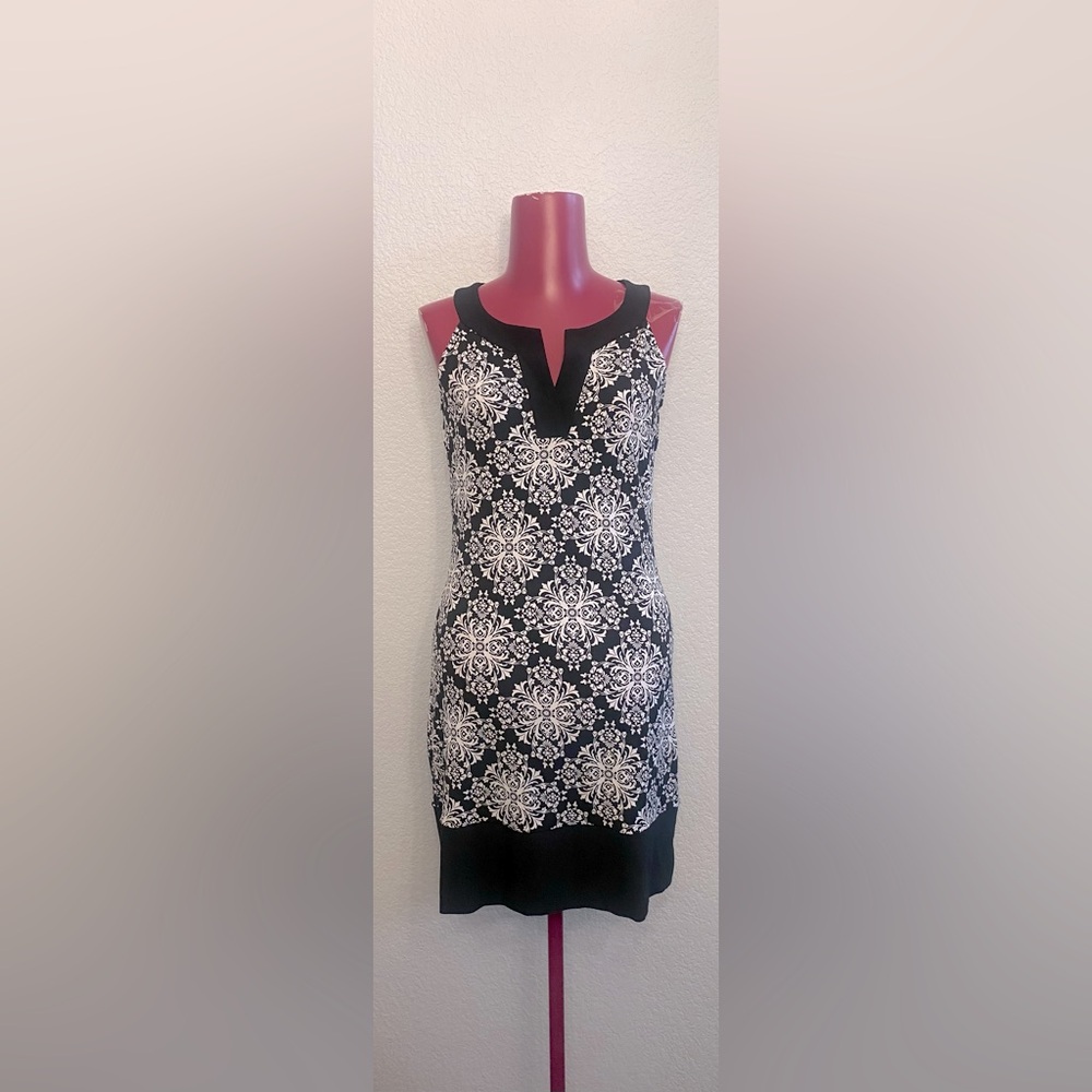 White House Black Market Sleeveless Black and White Tunic